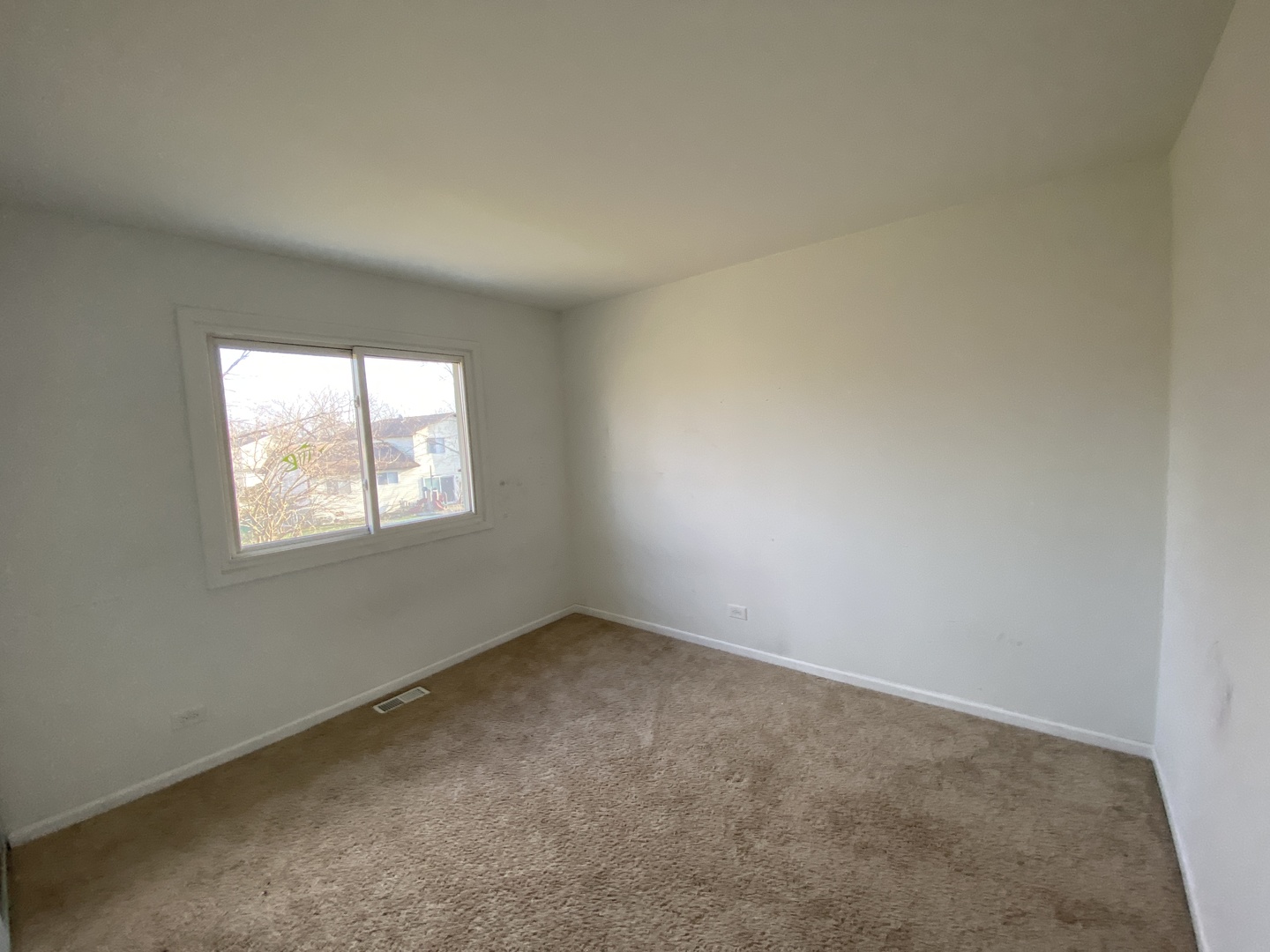 43 Pheasant Road Matteson, IL 60443 - Photo 8 of 11 an empty room with a window