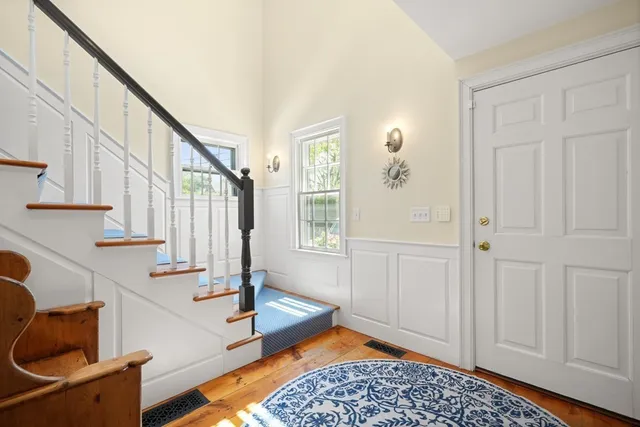 a view of entryway and workspace