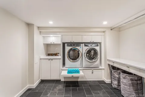 $5,675,000 | 68 Brookside Drive, Manhasset, NY 11030