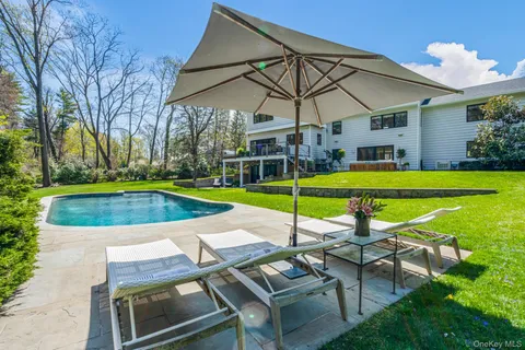 $5,675,000 | 68 Brookside Drive, Manhasset, NY 11030