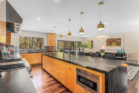 $5,675,000 | 68 Brookside Drive, Manhasset, NY 11030