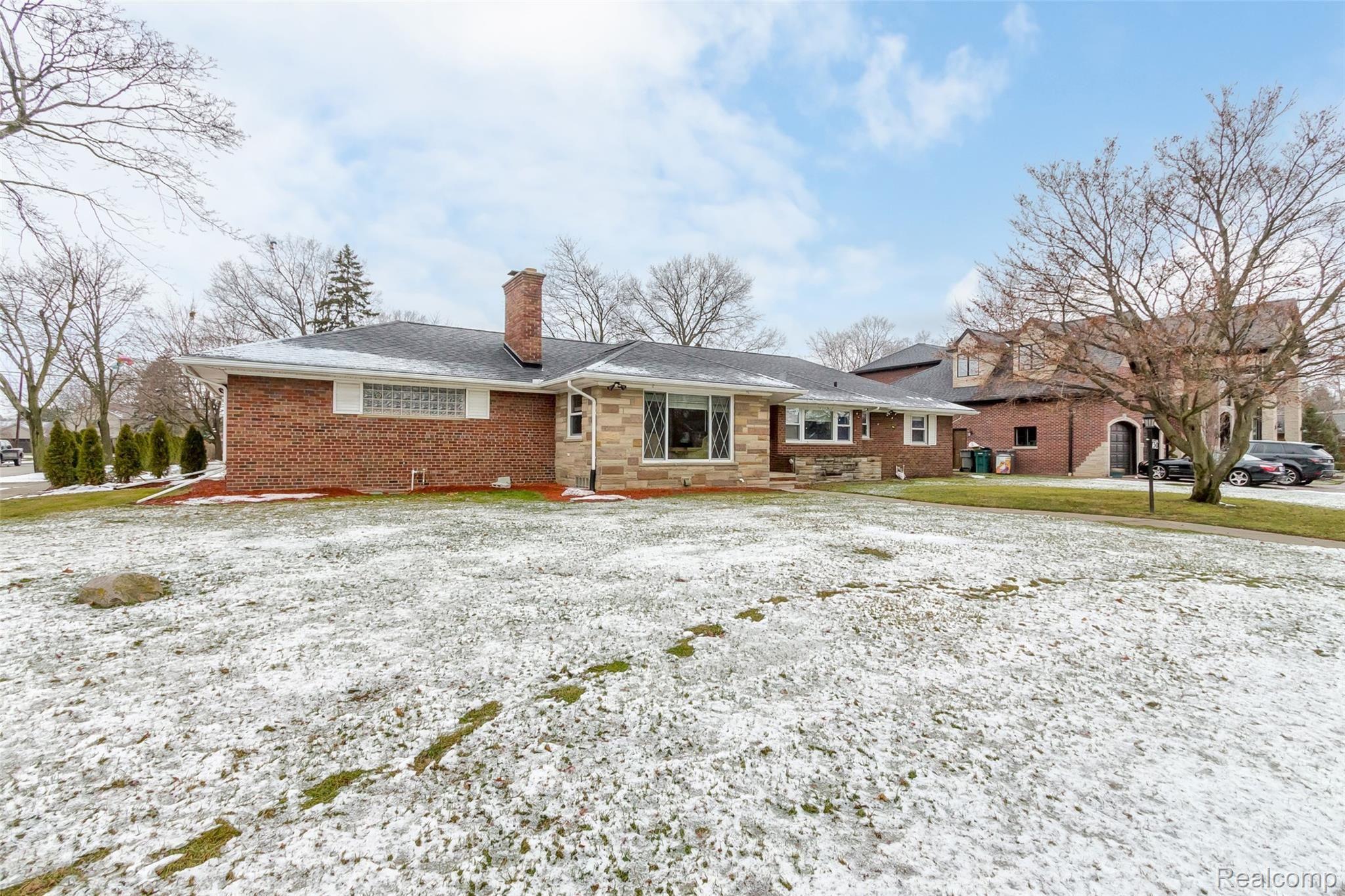 730 Ridgemont Avenue Dearborn, MI 48124 - Photo 3 of 46 03.jpg