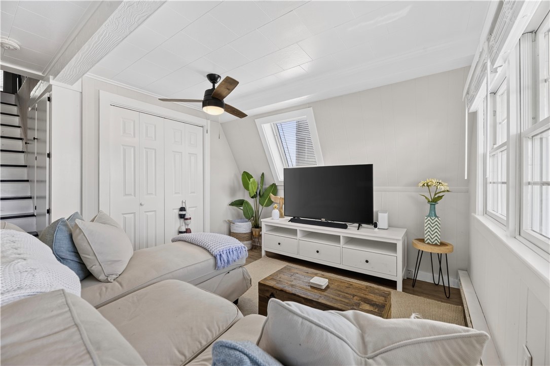 11 Collins Avenue Westerly, RI 02891 - Photo 10 of 43