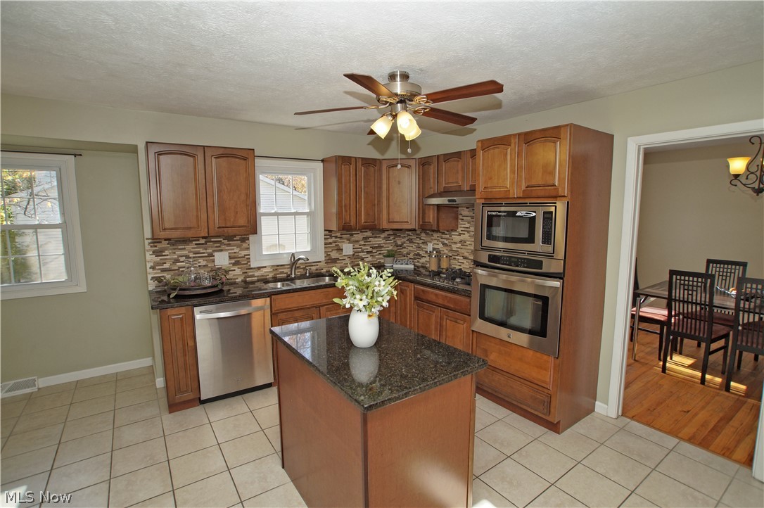 4644 West Farnhurst Road Cleveland, OH 44121 - Photo 7 of 31