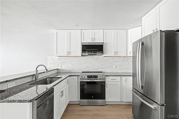 $2,800 | 28 East Genesee Street, Skaneateles, NY 13152