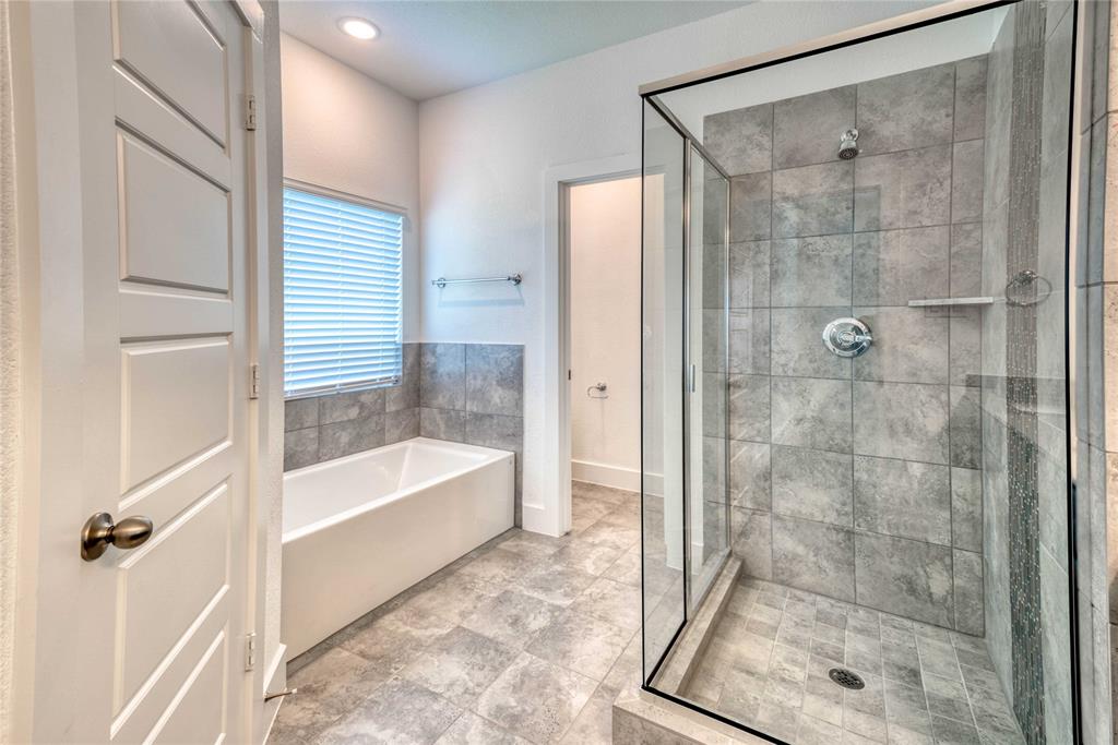 1404 Apricot Lane Gainesville, TX 76240 - Photo 9 of 11 a bathroom with a shower and a bath tub