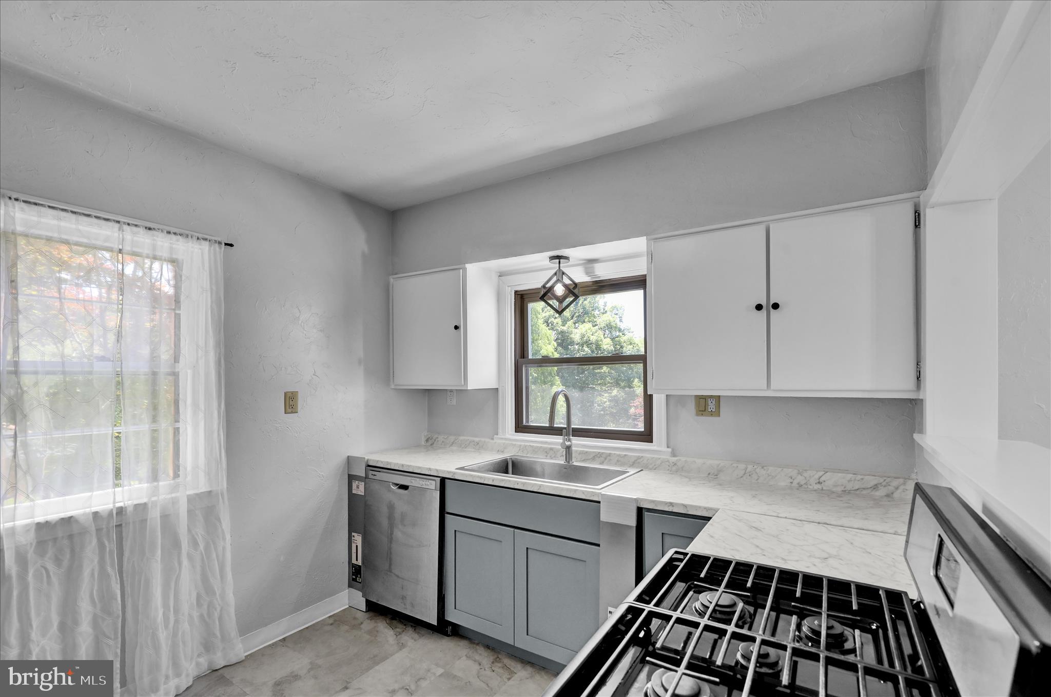 1815 Holly Road Reading, PA 19602 - Photo 8 of 32 360_9070