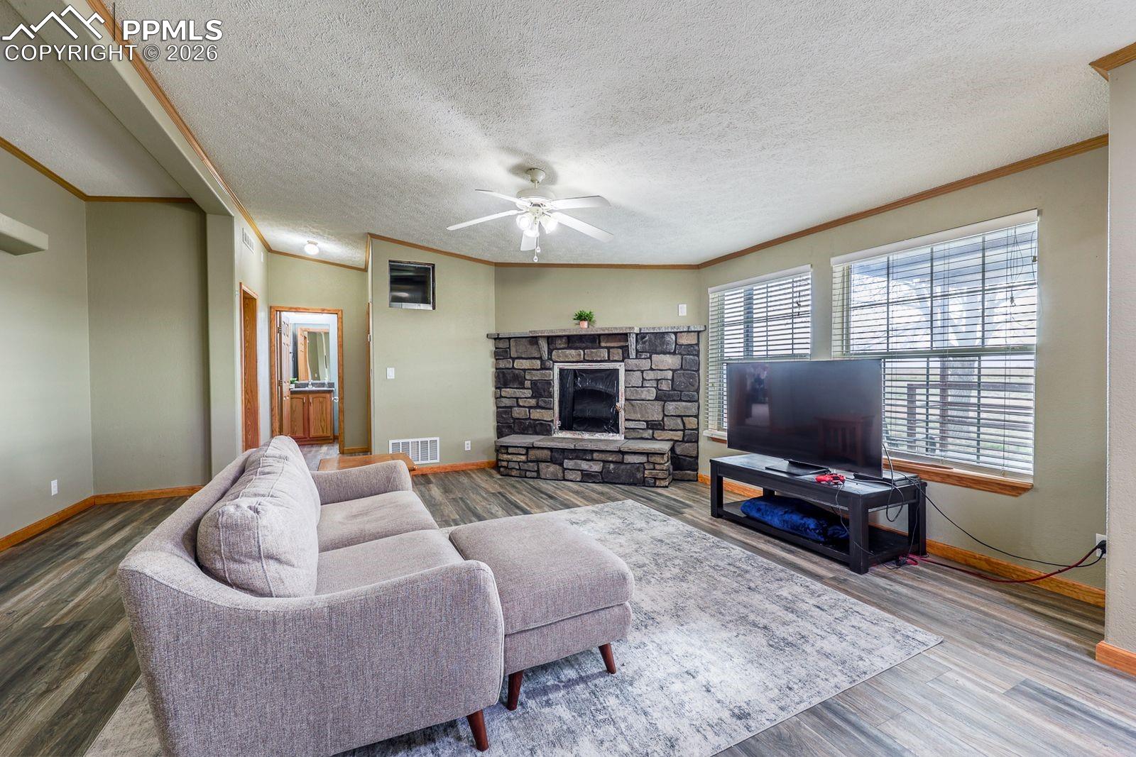 11450 North Log Road Calhan, CO 80808 - Photo 13 of 39 Cozy room!