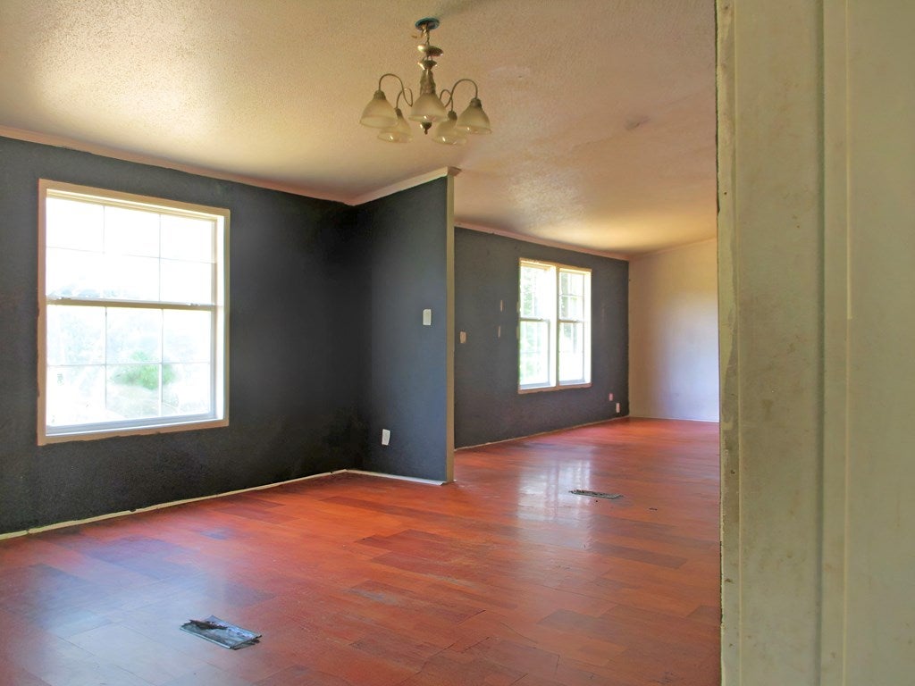 6927 Moccasin Valley Road Lebanon, VA 24266 - Photo 3 of 7 Gallery Image 3