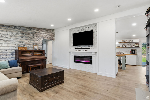 4270 River Road Oakley, UT 84055 - Photo 4 of 46 Living room