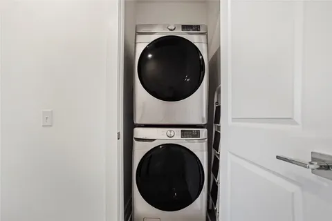 a close up view of a washer and dryer