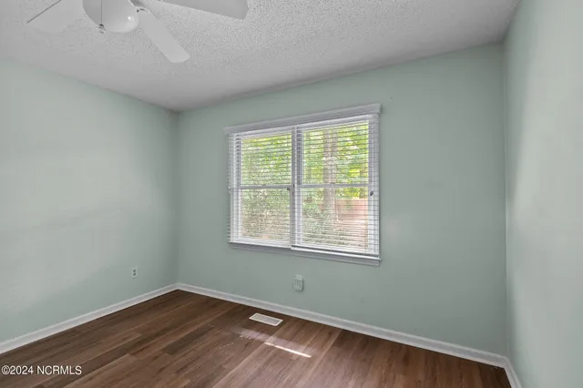 $2,300 | 103 Knollwood Court, New Bern, NC 28562