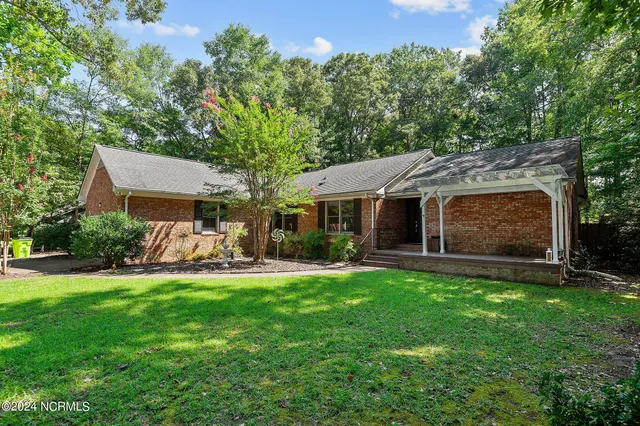 $2,300 | 103 Knollwood Court, New Bern, NC 28562