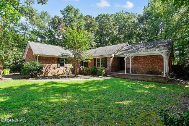 $2,300 | 103 Knollwood Court, New Bern, NC 28562