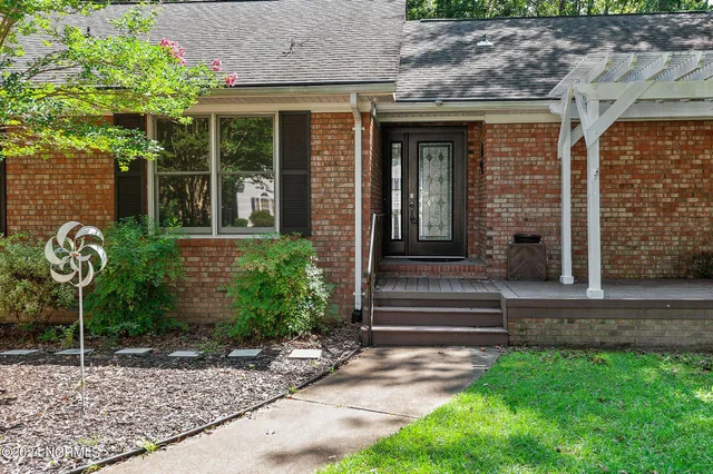 $2,300 | 103 Knollwood Court, New Bern, NC 28562