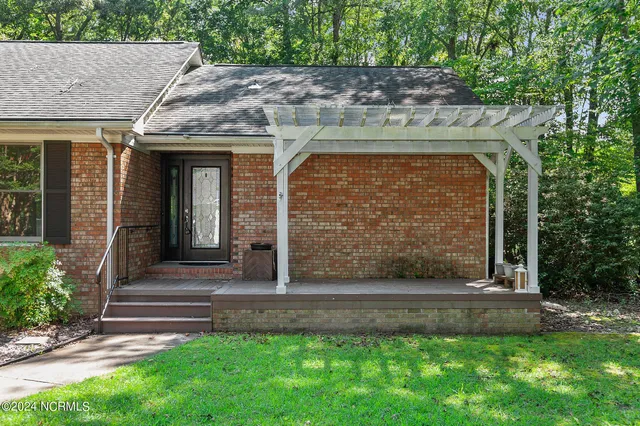 $2,300 | 103 Knollwood Court, New Bern, NC 28562