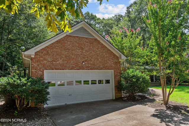 $2,300 | 103 Knollwood Court, New Bern, NC 28562