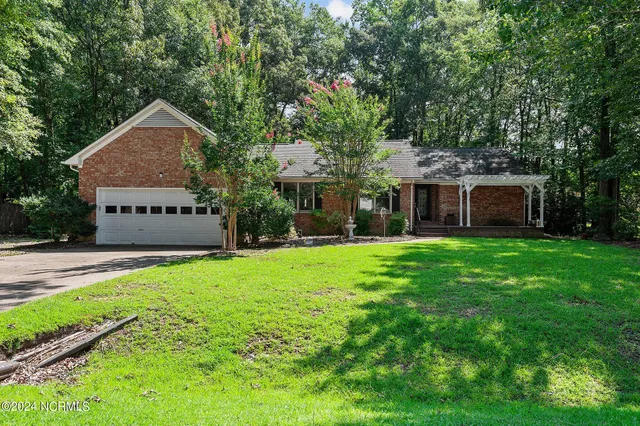 $2,300 | 103 Knollwood Court, New Bern, NC 28562