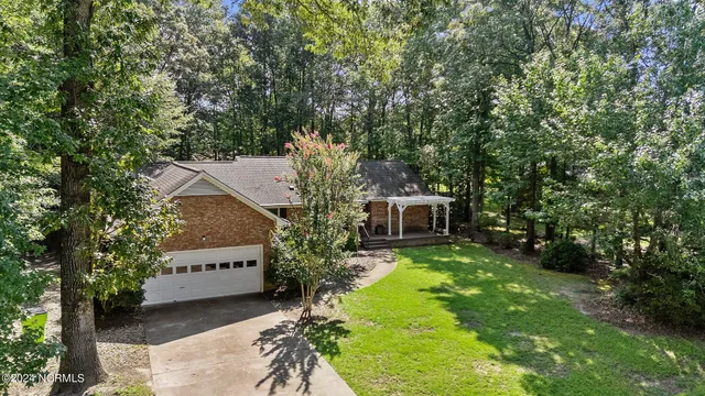 $2,300 | 103 Knollwood Court, New Bern, NC 28562