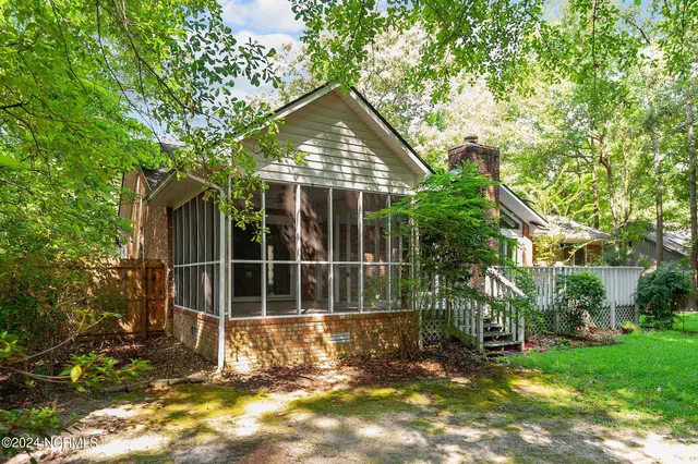 $2,300 | 103 Knollwood Court, New Bern, NC 28562