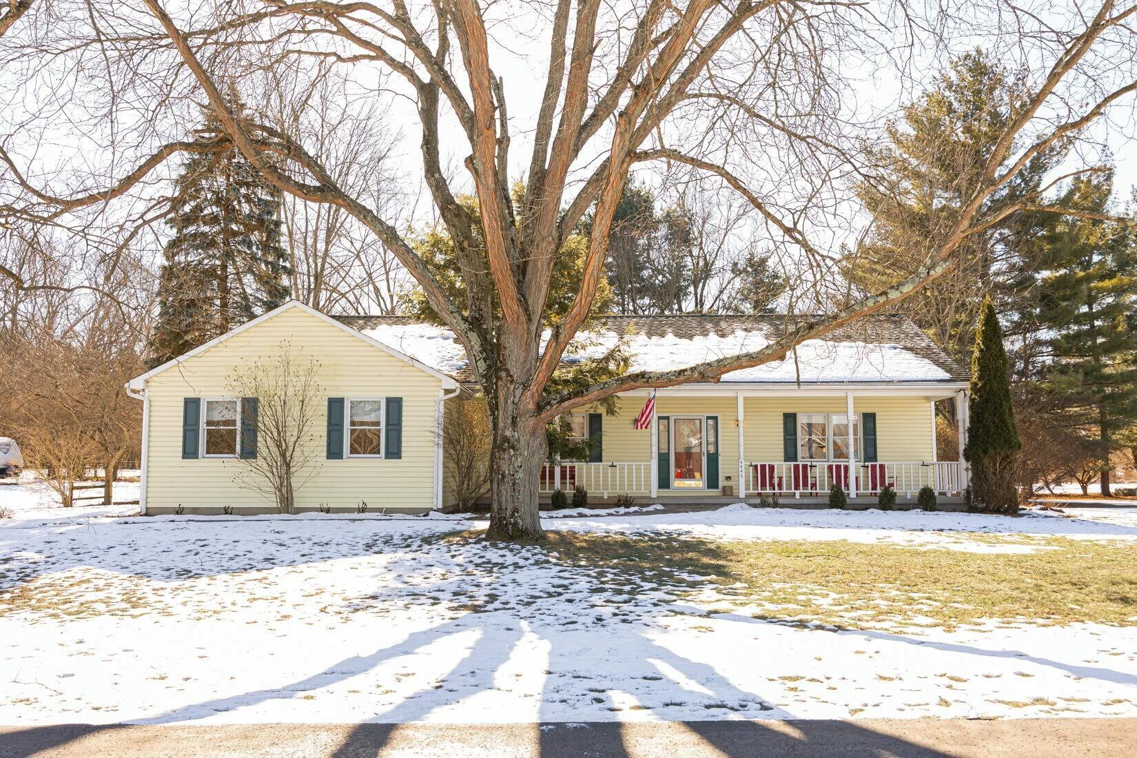 4446 Dublin Road located inside of 270 on a private lane