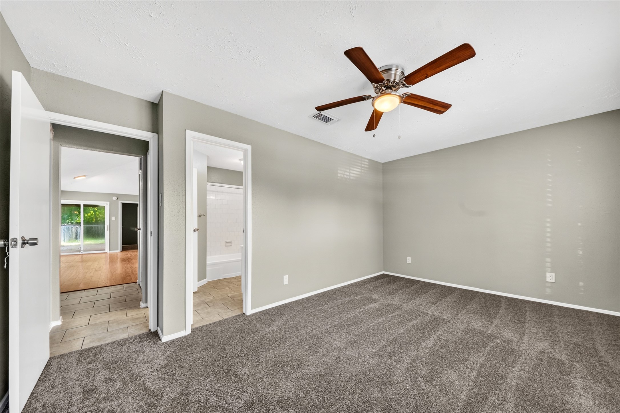 3119 Oak Rock Spring, TX 77373 - Photo 7 of 25 a view of room with ceiling fan