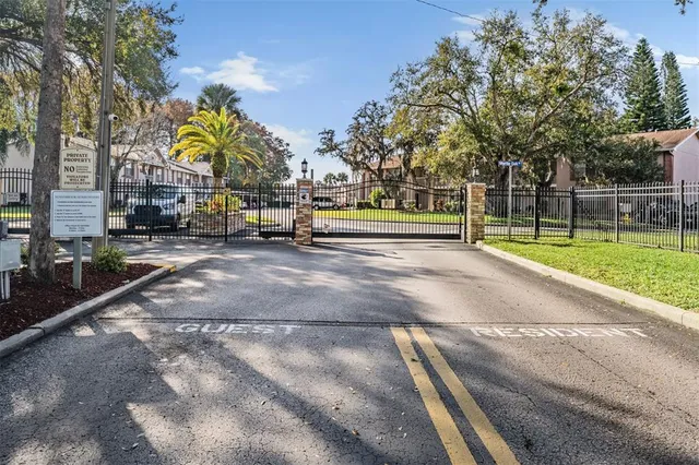 a view of entryway with a small pool