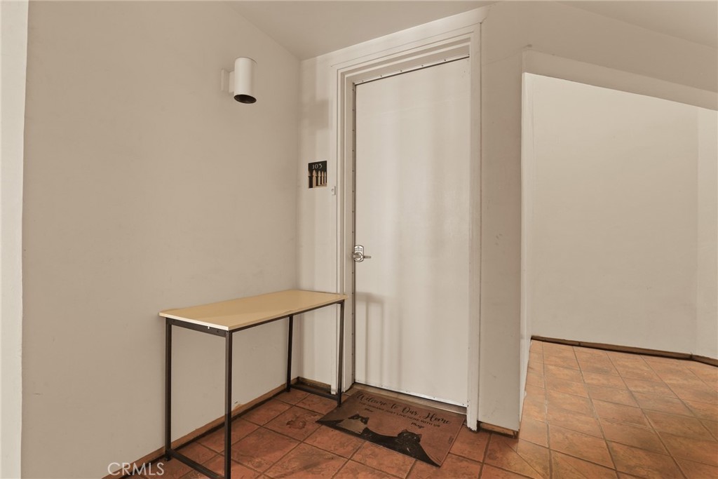 255 Main Street, Unit 103 Venice, CA 90291 - Photo 23 of 37 a view of front door