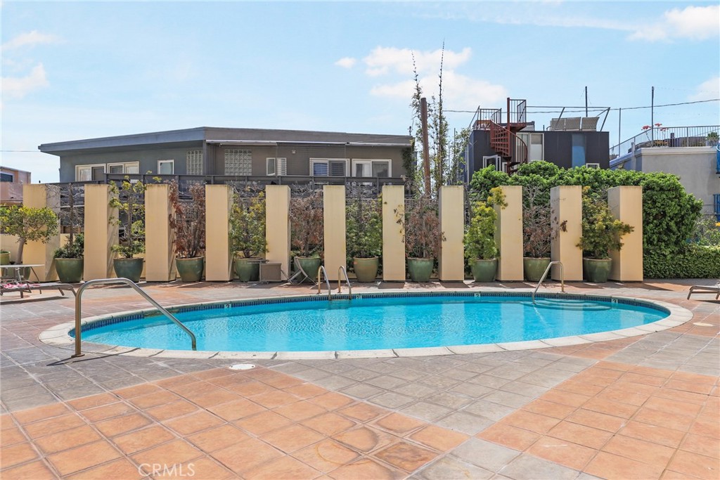255 Main Street, Unit 103 Venice, CA 90291 - Photo 32 of 37 a view of a swimming pool with a lounge chairs