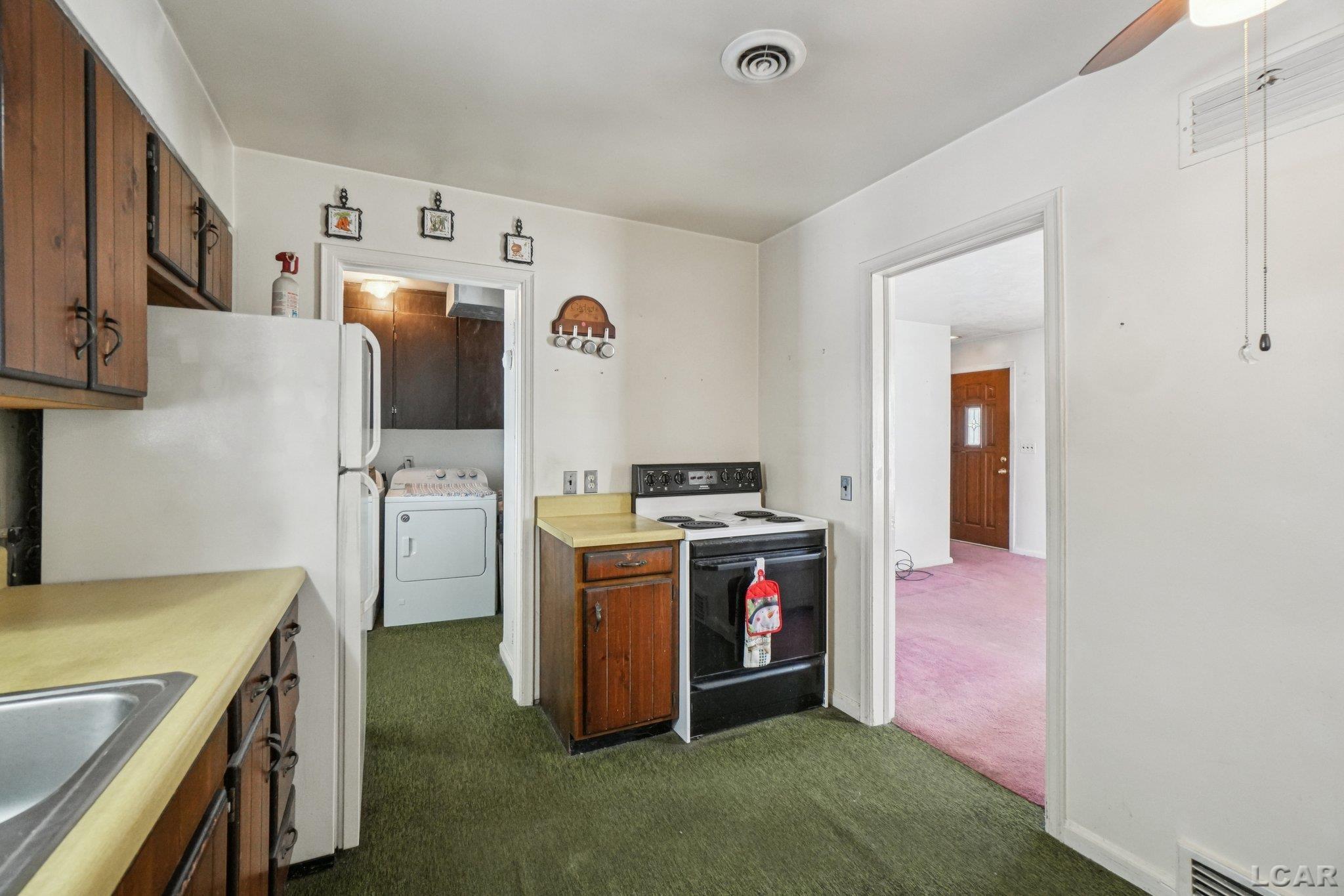 547 Riverside Avenue Adrian, MI 49221 - Photo 8 of 30 50195652-3d7abb05-9c90-4d2f-9cbe-e785daefaa51.JPG