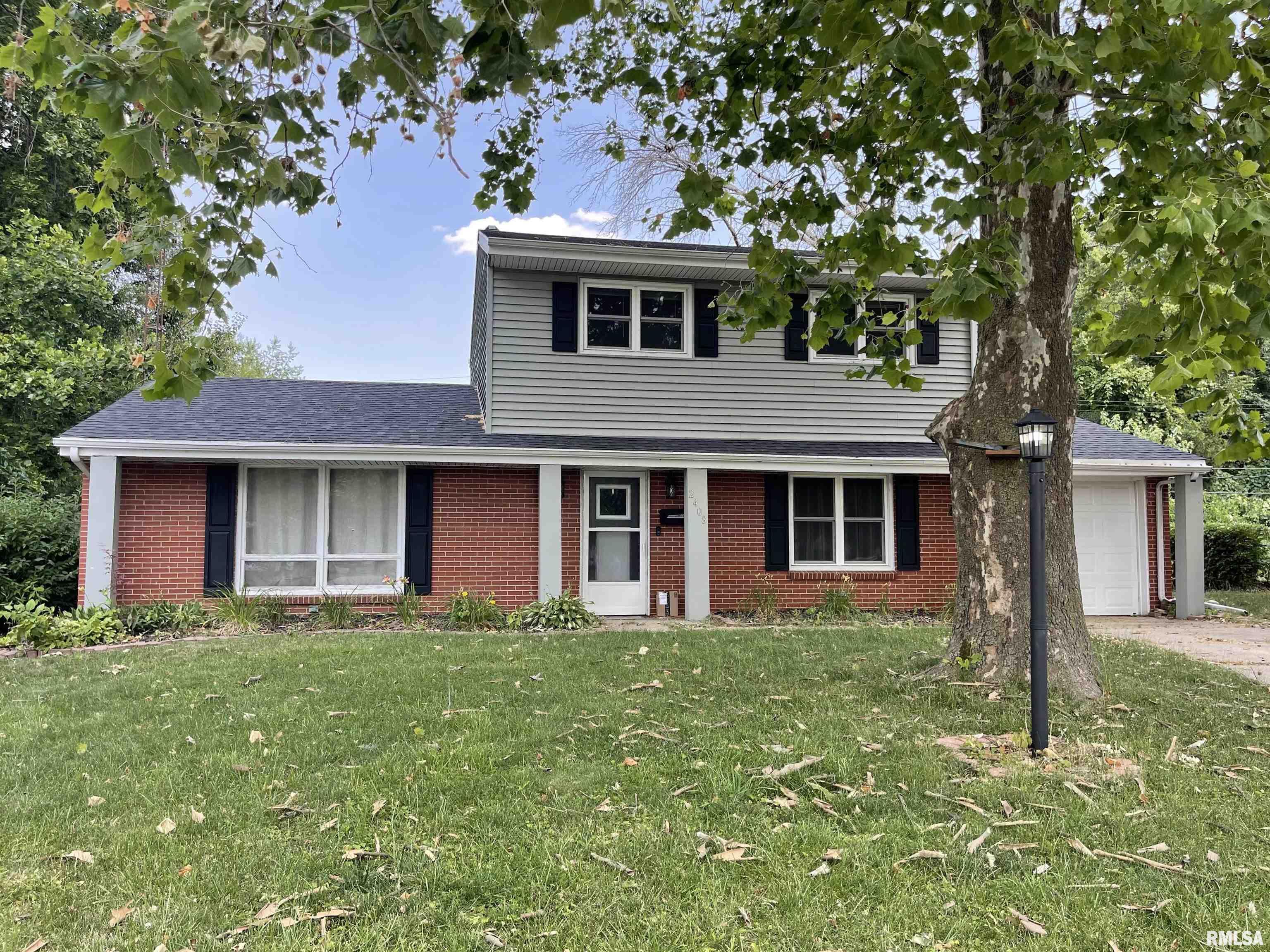 2408 Eastview Drive Springfield, IL 62702 - Photo 1 of 16 Gallery Image 1