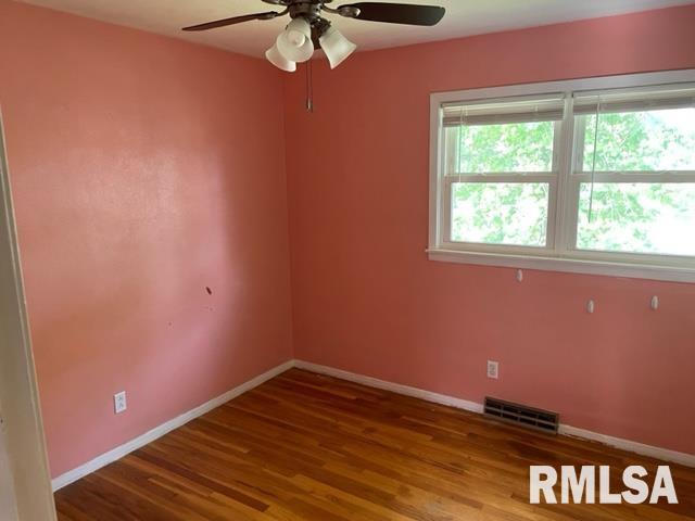 2408 Eastview Drive Springfield, IL 62702 - Photo 14 of 16 Gallery Image 14