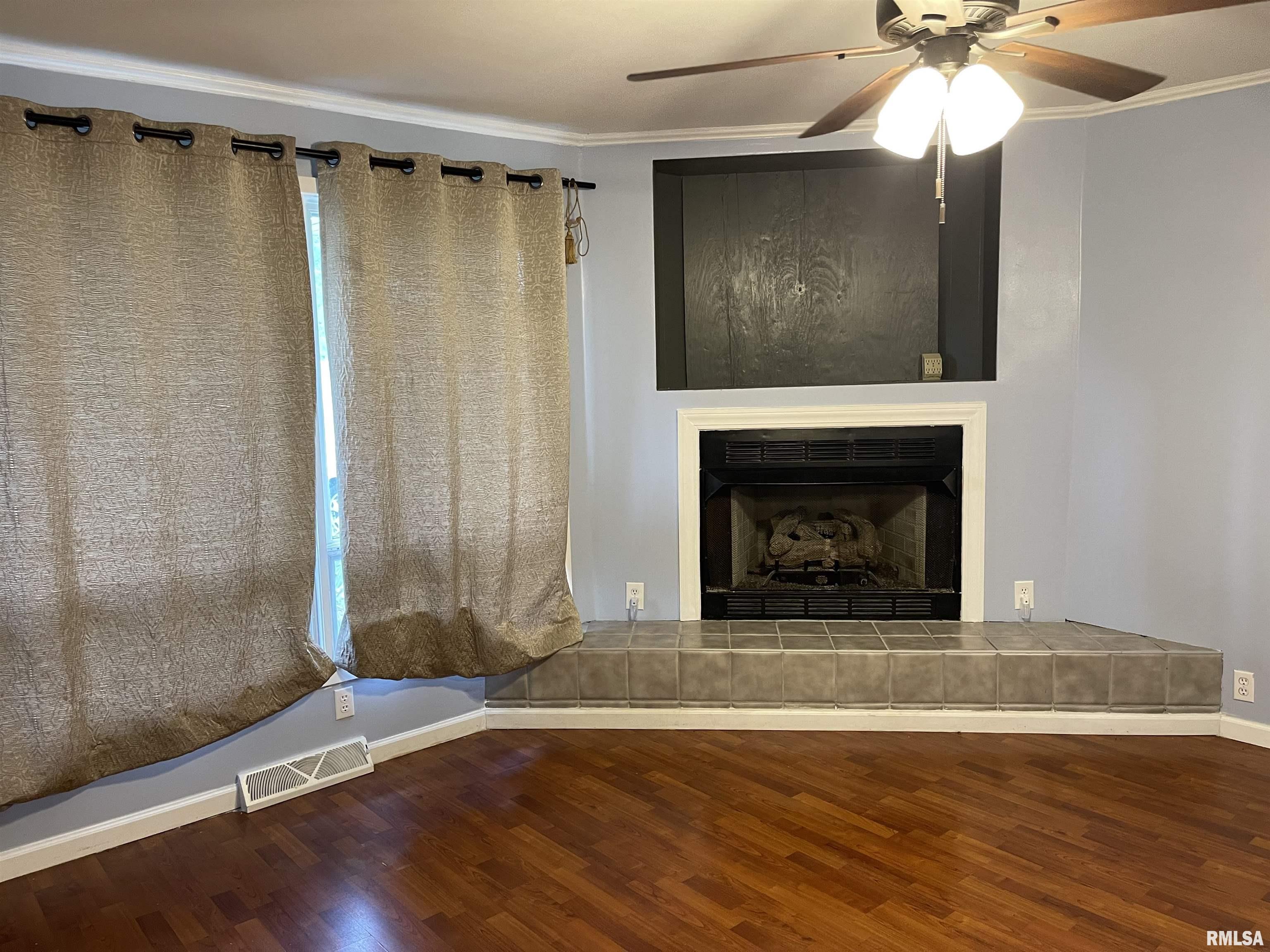 2408 Eastview Drive Springfield, IL 62702 - Photo 3 of 16 Gallery Image 3