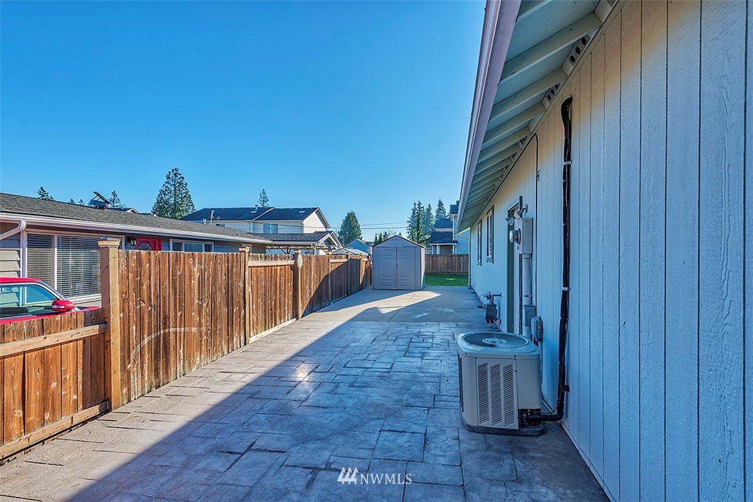 12107 Gibson Road Everett, WA 98204 - Photo 11 of 14