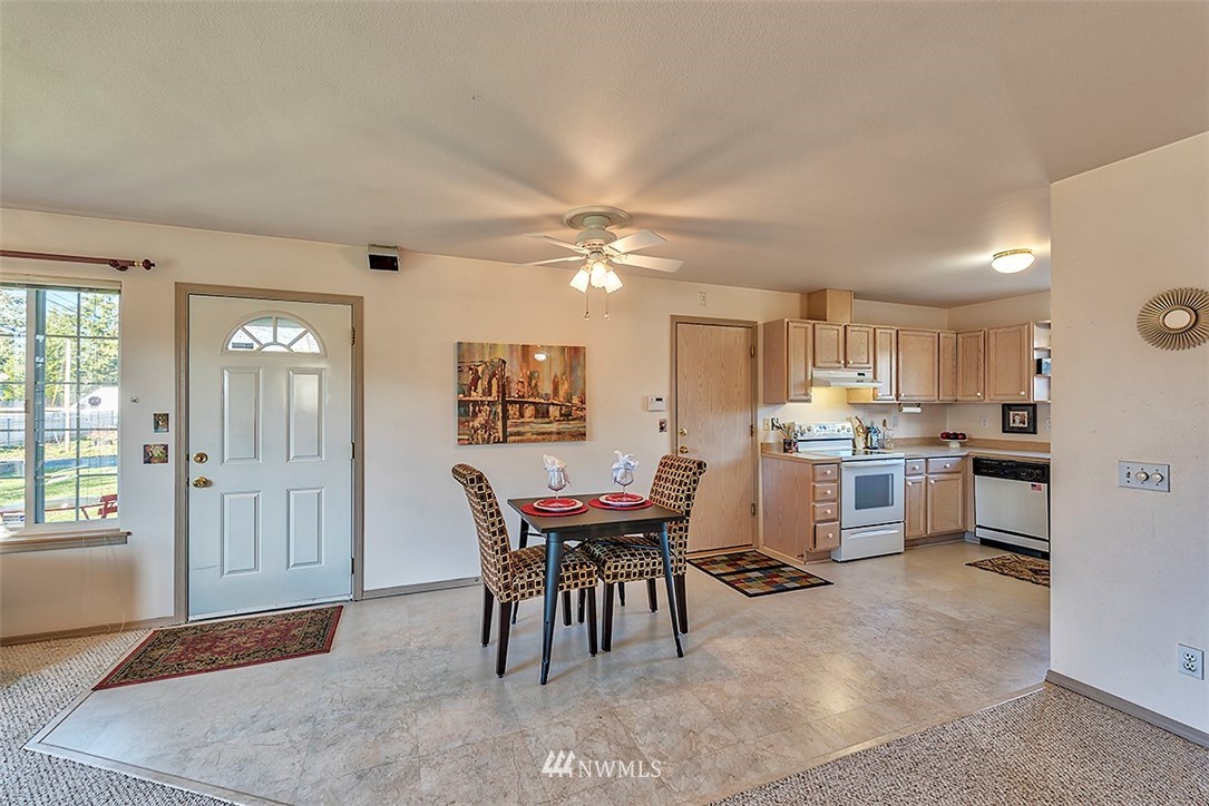 12107 Gibson Road Everett, WA 98204 - Photo 3 of 14