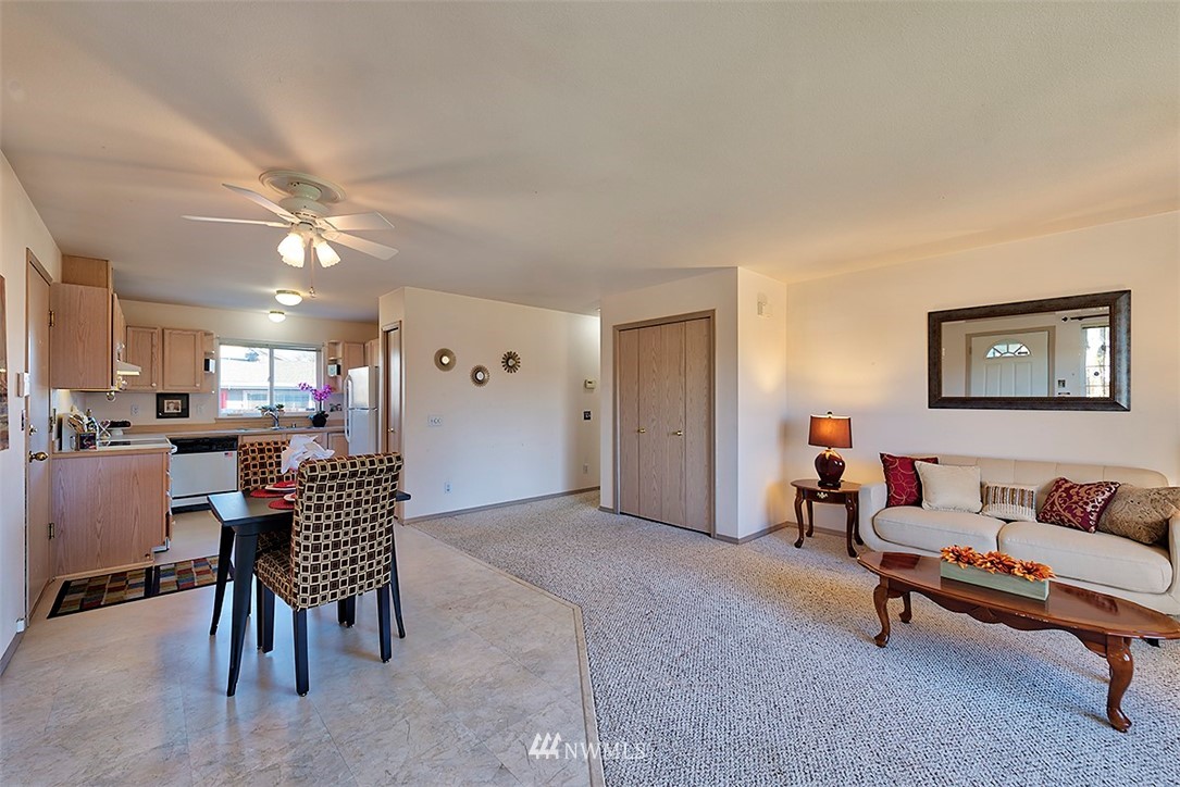 12107 Gibson Road Everett, WA 98204 - Photo 5 of 14