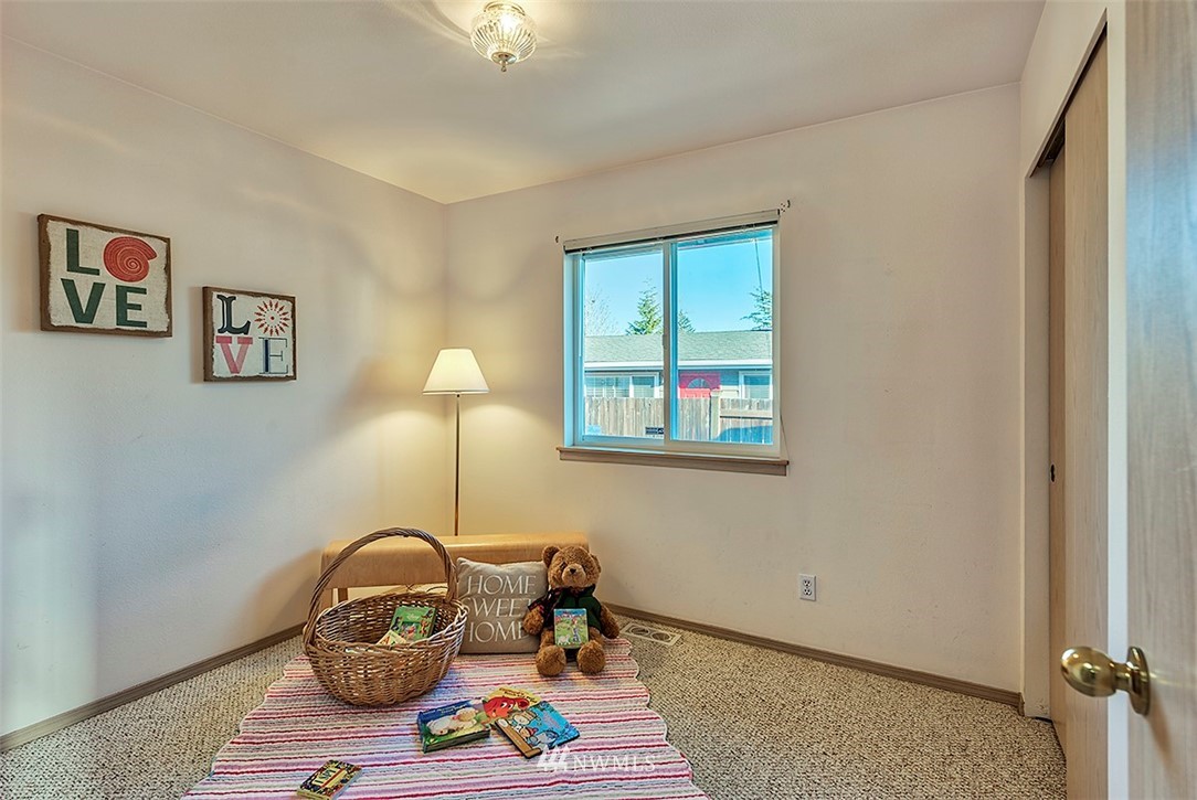 12107 Gibson Road Everett, WA 98204 - Photo 7 of 14