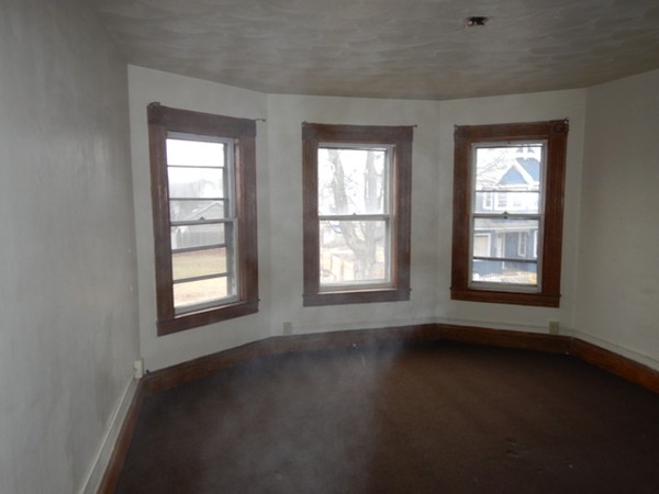31-33 Collins Street Springfield, MA 01109 - Photo 17 of 30 an empty room with a window