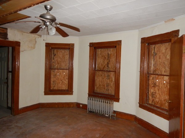 31-33 Collins Street Springfield, MA 01109 - Photo 6 of 30 an empty room with windows