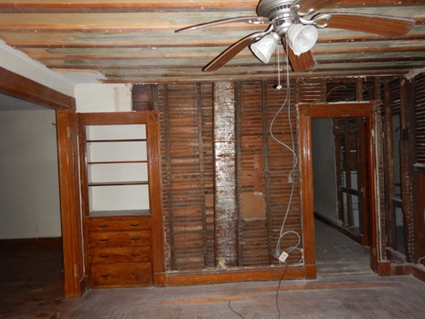 31-33 Collins Street Springfield, MA 01109 - Photo 7 of 30 a view of a wooden door
