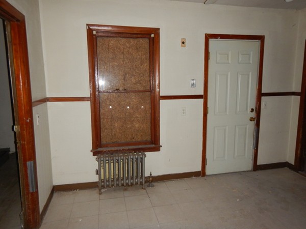 31-33 Collins Street Springfield, MA 01109 - Photo 10 of 30 an empty room with windows