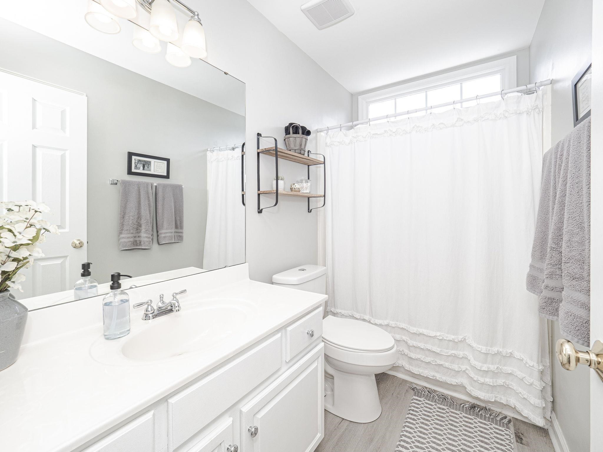 9504 Dawnshire Road Raleigh, NC 27615 - Photo 23 of 30 Bathroom 2