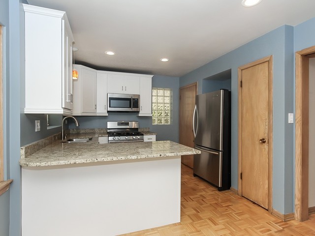 293 East Quincy Street Riverside, IL 60546 - Photo 8 of 25