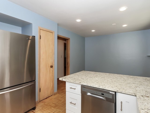 293 East Quincy Street Riverside, IL 60546 - Photo 9 of 25