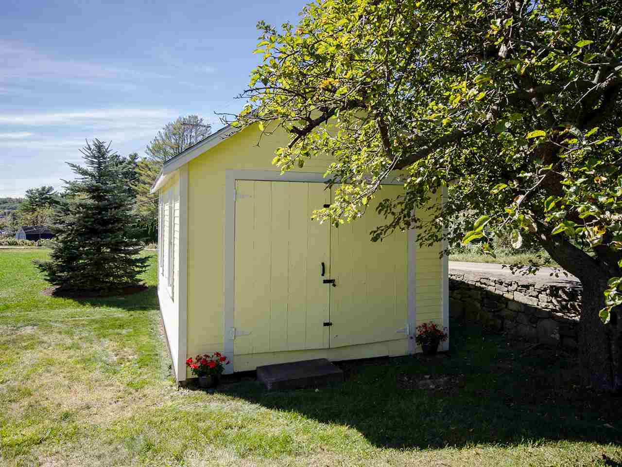 101 Shore Road York, ME 03902 - Photo 3 of 32 Gallery Image 3