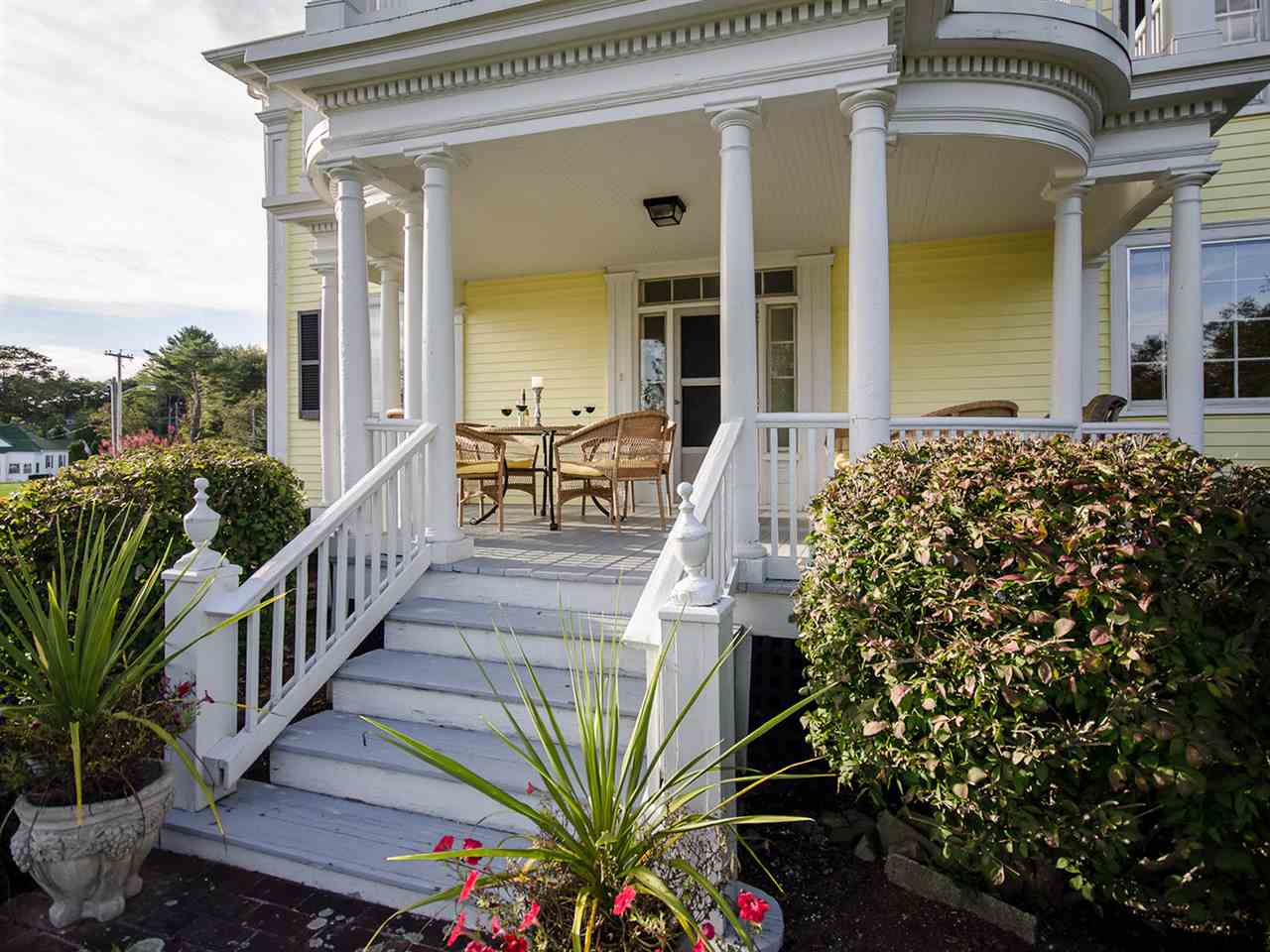 101 Shore Road York, ME 03902 - Photo 4 of 32 Gallery Image 4