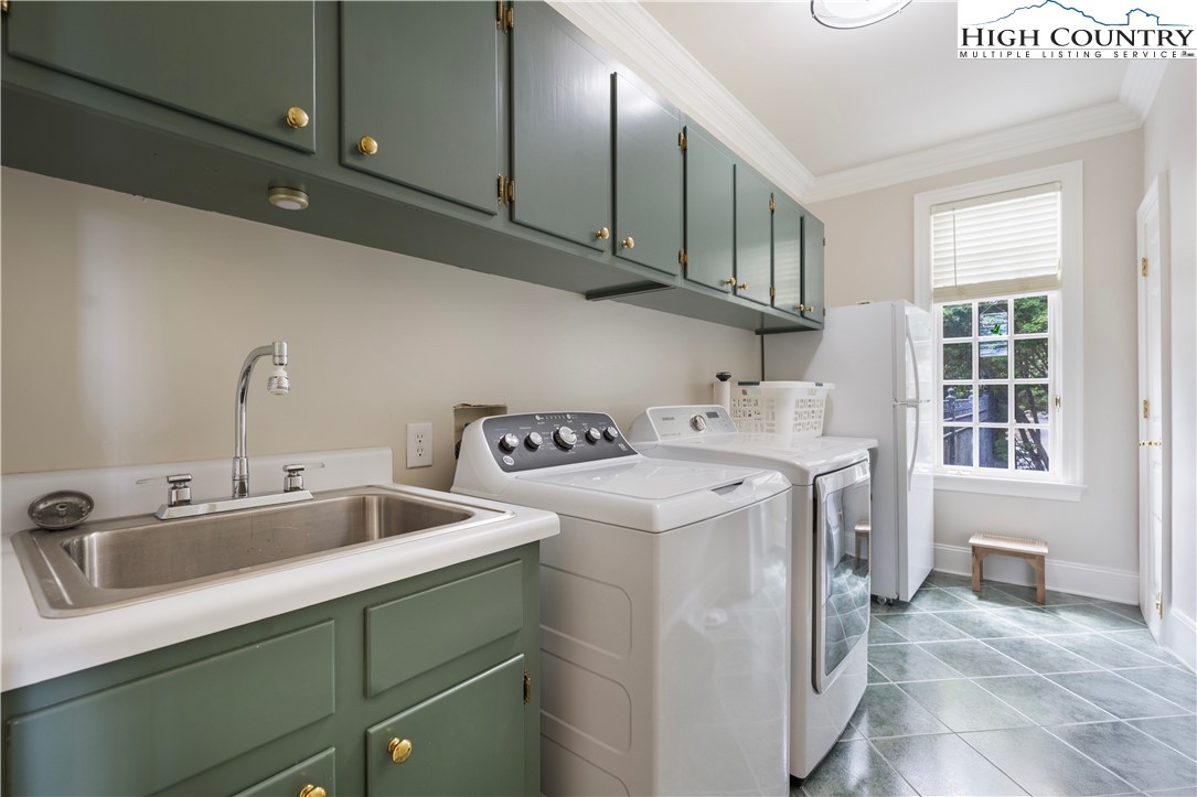 738 Country Club Road Glade Valley, NC 28627 - Photo 24 of 45 a utility room with dryer and washer