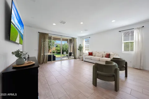 $669,900 | 98 East Leo Place, Chandler, AZ 85249