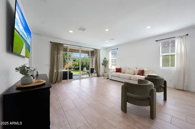 $669,900 | 98 East Leo Place, Chandler, AZ 85249