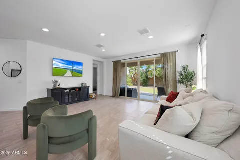 $669,900 | 98 East Leo Place, Chandler, AZ 85249